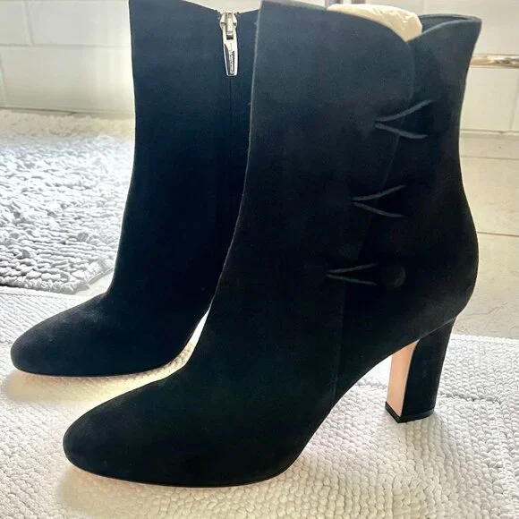 NEW- Gianvito Rossi black suede bootie,